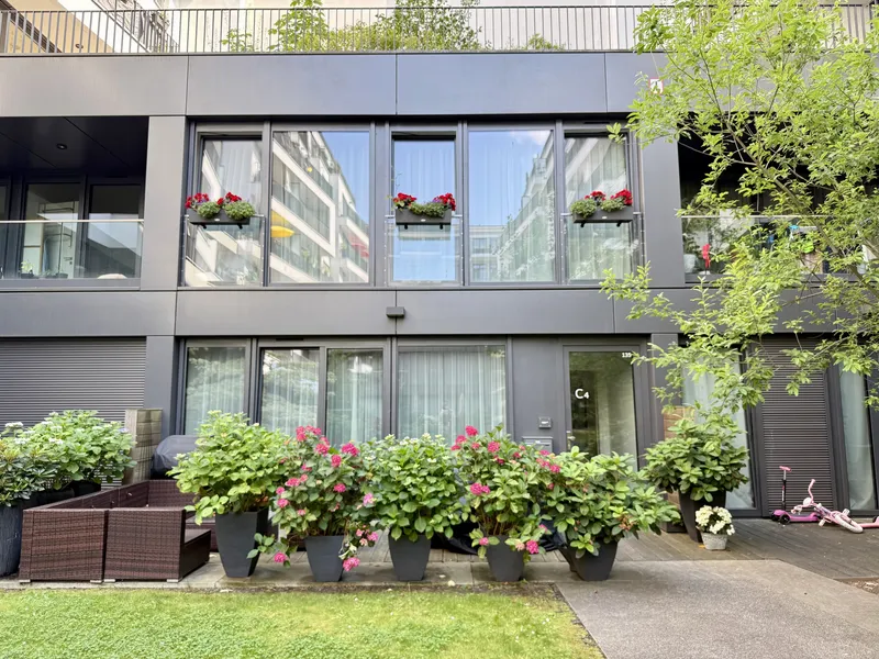 Furnished 112 m² townhouse with private entrance & terrace – quiet courtyard in Mitte — photo 1
